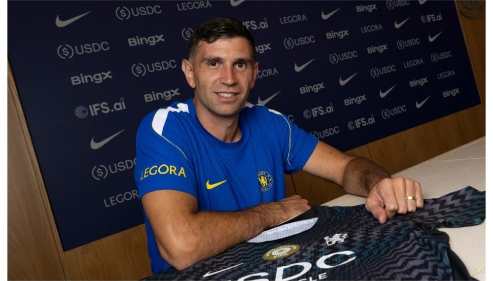 Emi Martinez names two legends that convinced him to join Chelsea