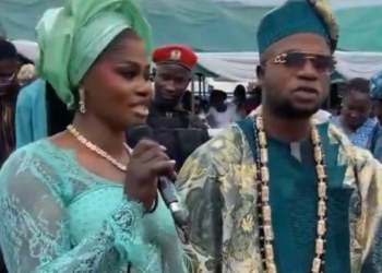 Bride reveals on her wedding day that her husband chased her for five years before she finally agreed to date him